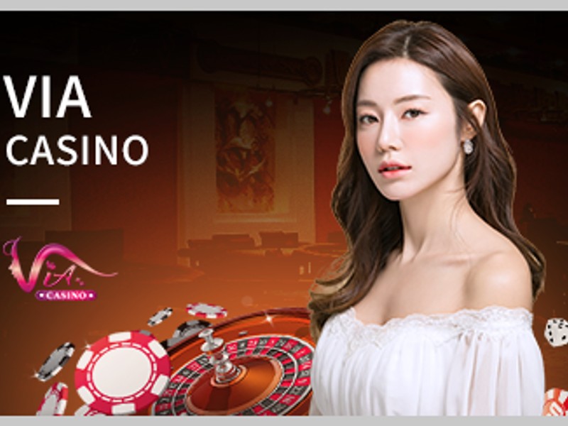 Bàn chơi Baccarat trực tiếp tại v9bet với nữ dealer chuyên nghiệp và không khí sang trọng.